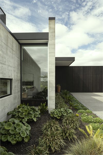 A feature window to welcome your visitors