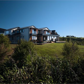 Trending Image Vantage.LongBay.0057