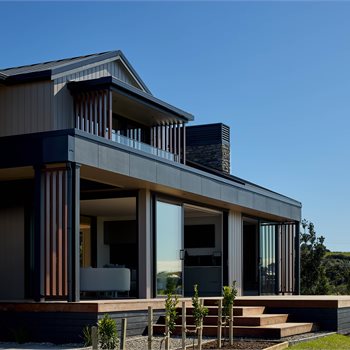 Trending Image Vantage.LongBay.0072